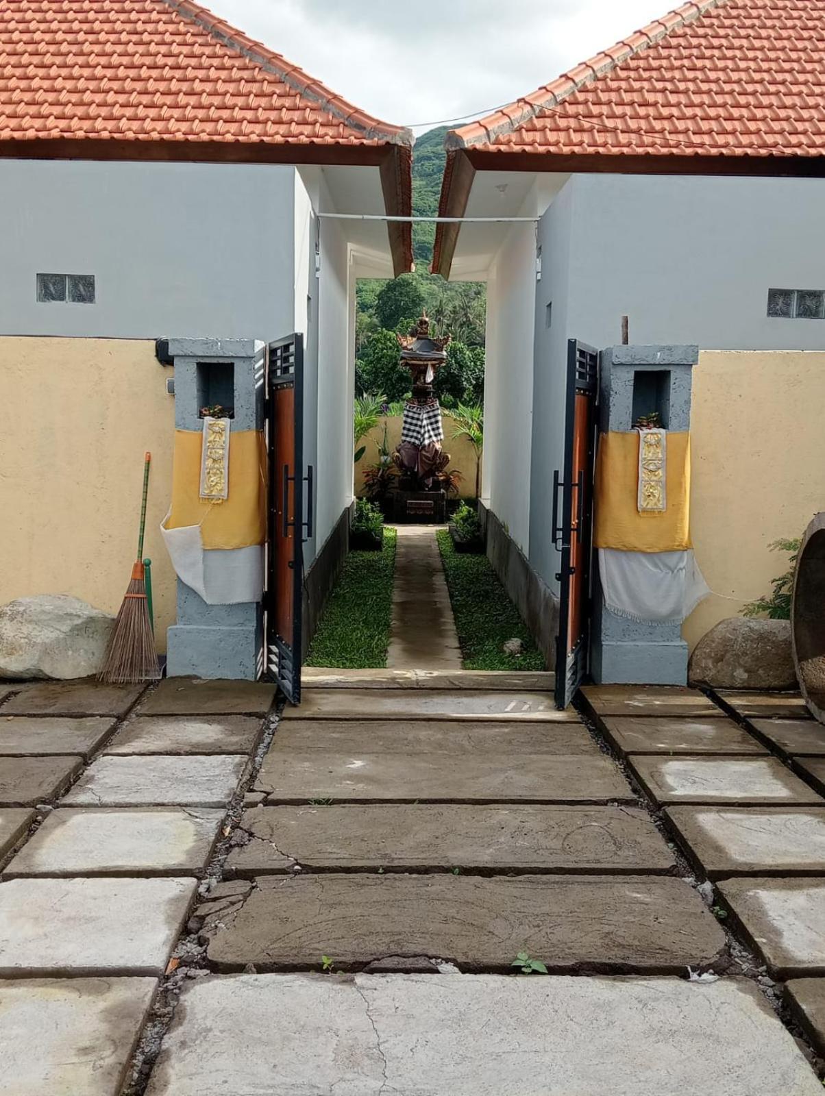 Hotel Amed Yudhadewata Extérieur photo